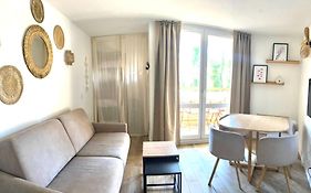 Flat For 4 People With Swimming Pool Tennis Court And Free Parking 227